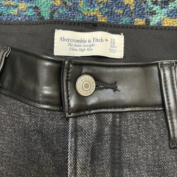Abercrombie & Fitch Mixed Fabric Ultra High Rise Ankle Straight Jean (Size 12) - Picture 7 of 9